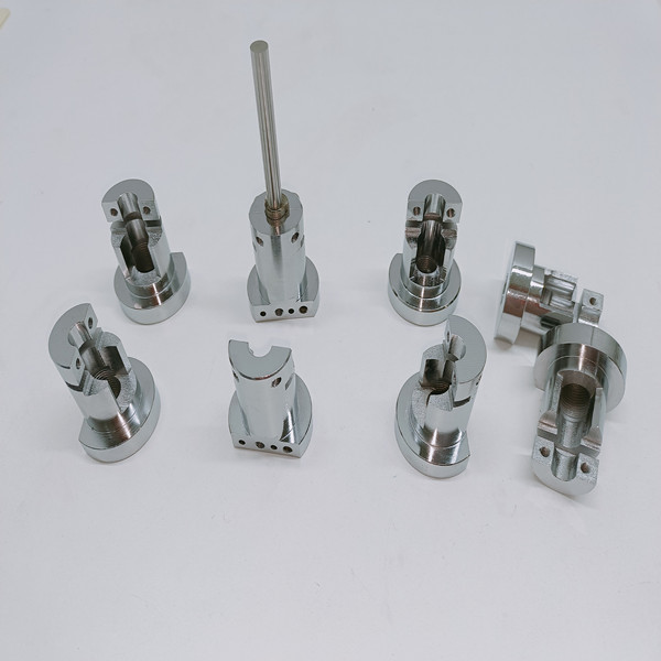 c&uacute; đấm th&agrave;nh phần